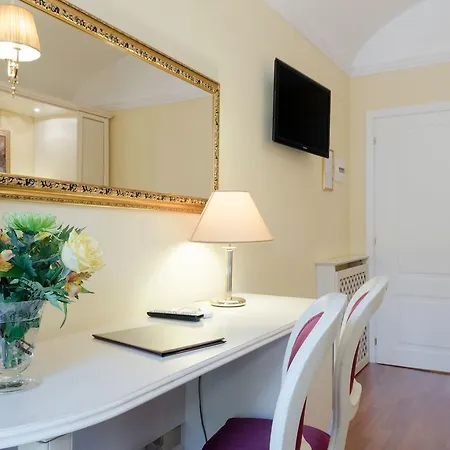 Affittacamere Relais Frattina 2*