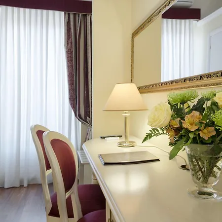Relais Frattina Pensjonat 2*