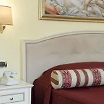 Konukevi Relais Frattina 2*