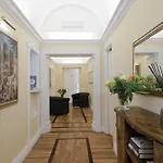 Konukevi Relais Frattina Roma