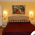 Relais Frattina Konukevi 2*